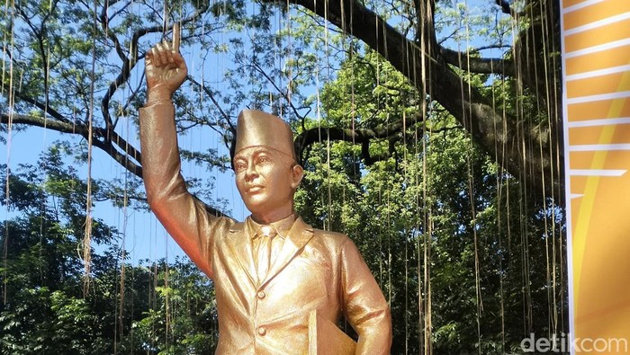 Monumen Plaza Soekarno di Bandung.