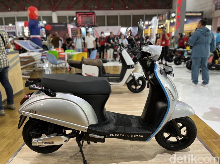 Lihat Lebih Dekat Skuter Listrik Viar EV1 yang Tampangnya Mirip Vespa