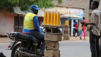 Kebijakan ini juga berdampak pada penjualan bahan bakar pasar gelap, eceran dan komersial di Kamerun, Benin, dan Togo, yang sangat bergantung pada bensin.  