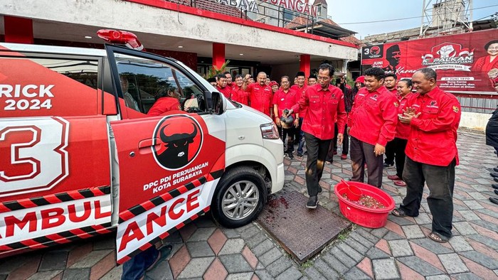PDIP Surabaya punya satu ambulans lagi