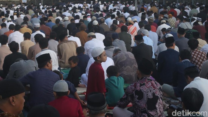 Pelaksanaan Salat Idul Adha di halaman Kampus Universitas Muhammadiyah Bandung, Rabu (28/6/2023).