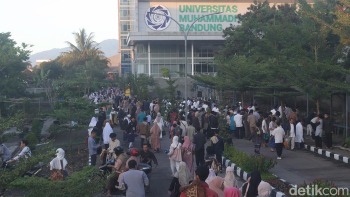 Pelaksanaan Salat Idul Adha di halaman Kampus Universitas Muhammadiyah Bandung, Rabu (28/6/2023). Pelaksanaan Salat Idul Adha di halaman Kampus Universitas Muhammadiyah Bandung, Rabu (28/6/2023).
