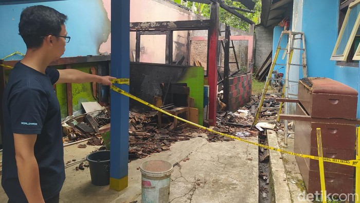 Ruang gudang prakarya SMPN 2 Pringsurat Kabupaten Temanggung yang dibakar.