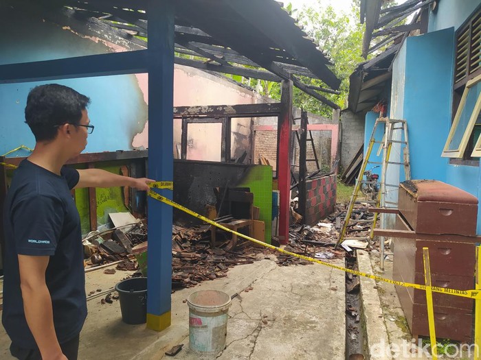 Ruang gudang prakarya SMPN 2 Pringsurat Kabupaten Temanggung yang dibakar.