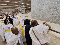 Ternyata Ini yang Dilakukan pada Batu Bekas Lempar Jumrah