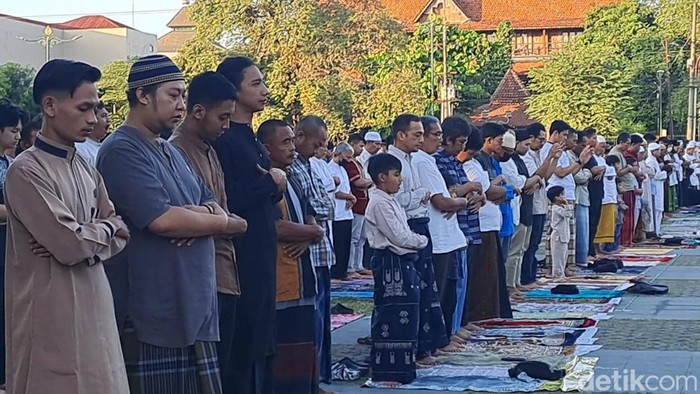 Suasana salat idul adha di Pamedan Puro Mangkunegaran, Rabu (28/6/2023).