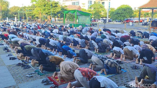 Suasana salat idul adha di Pamedan Puro Mangkunegaran, Rabu (28/6/2023).