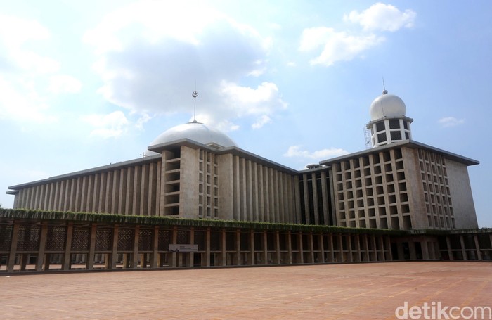 Salat Idul Adha 2023 akan digelar di Masjid Istiqlal. Kegiatan tersebut berlangsung pada Kamis, 29 Juni 2023. Simak ketentuan salat Idul Adha 2023 di Istiqlal!