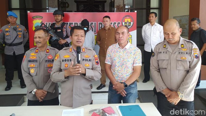 Polres Temanggung mengamankan anak yang diduga membakar gedung sekolahnya di Pringsurat, Kabupaten Temanggung.