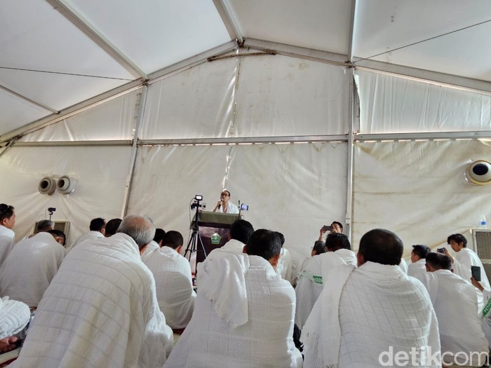 suasana ibadah jemaah pria suasana ibadah jemaah pria