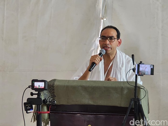 suasana ibadah jemaah pria