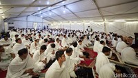 Haji bisa juga bermakna hujjah yang berarti bukti. Perjalanan haji pada hakikatnya merupakan bukti pencarian ridho dari hakikat cinta kita,” kata Habib Hasan Ali Al Bahar dalam kutbahnya. Foto: dok MCH 2023