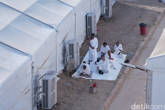 suasana ibadah jemaah pria