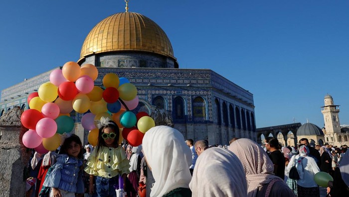 Palestinians celebrate the first day of the Muslim holiday of Eid al-Adha in the Al-Aqsa compound, also known to Jews as the Temple Mount, in Jerusalem's Old City June 28, 2023. REUTERS/Ammar Awad