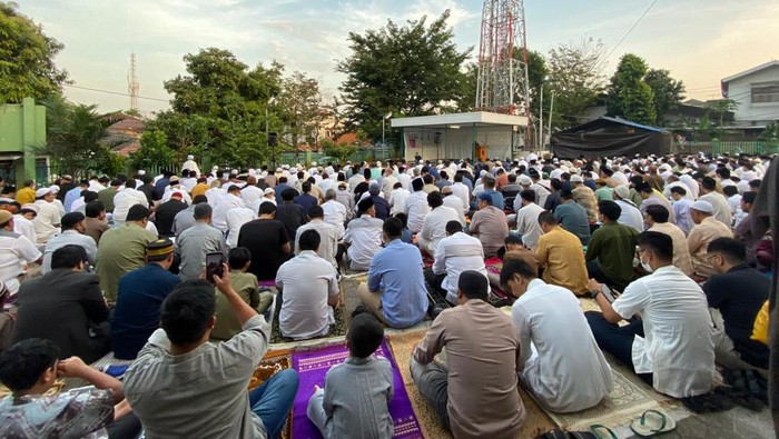 Suasana salat Idul Adha 1444 H di Masjid Jami Al Huda, Tebet, Jakarta Selatan