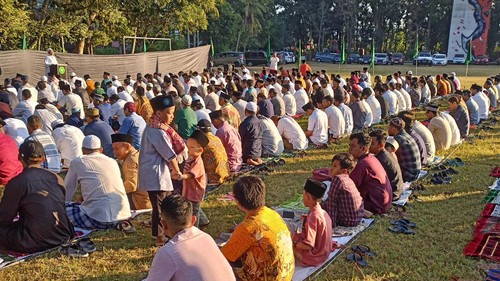 Suasana salat Idul Adha 1444 Hijriah oleh Dewan Pengurus Wilayah Muhammadiyah Tabanan di lapangan Alit Saputra, Desa Delod Peken, Tabanan, Bali, pada Rabu (28/6/2023).