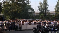 Lokasi Salat Idul Adha ini tepatnnya berada di depan RS Bunda Dalima.