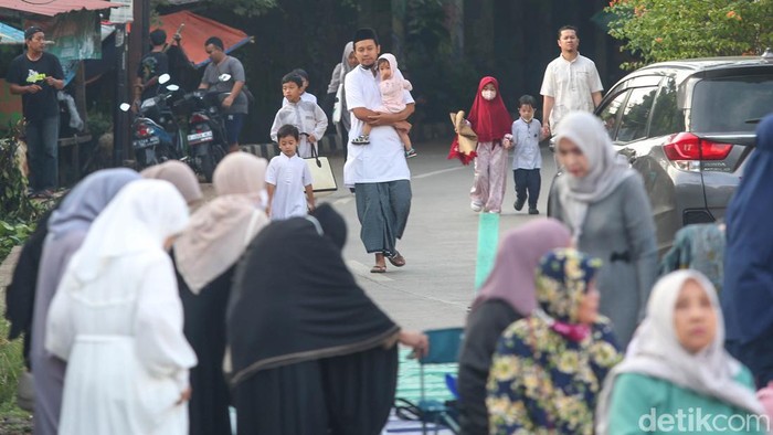 Suasana Salat Idul Adha Jemaah Muhammadiyah di Nusa Loka BSD Sejumlah jemaah Muahammadiyah di kawasan Nusa Loka, BSD, Tangerang, menggelar salat Idul Adha di Jalan Batam. Berikut foto-fotonya.