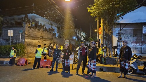 Takbir keliling memeriahkan malam Idul Adha 1444 Hijriah/2023 di Kabupaten Klungkung. Takbir keliling berpusat di Kampung Jawa, Kota Semarapura, Klungkung.