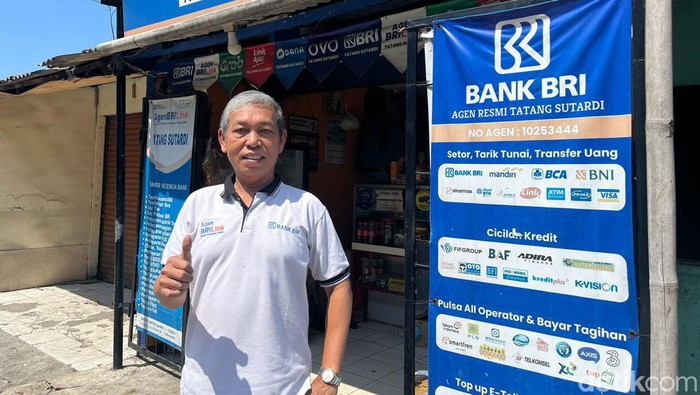 Tatang Sutardi, agen BRILink di Depok Timur