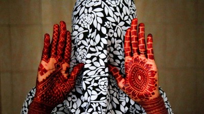 Tradisi Wanita Pantai Gading Rayakan Idul Adha dengan Tato Henna