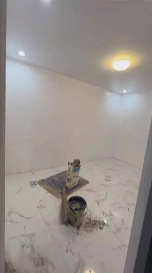 Kamar sudah hampir selesai dibangun. Tampak warna putih mendominasi. (Foto: TikTok/@yourkagudgurl)