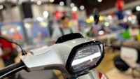 Viar EV1 sudah bisa dipesan di dealer-dealer Viar di Indonesia dan ditawarkan dalam dua pilihan, yakni silver romano dan red milano. Foto: Luthfi Anshori/detikOto