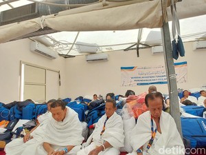 Isak Tangis Jemaah Tuntaskan Prosesi Haji Terbesar Setelah Pandemi