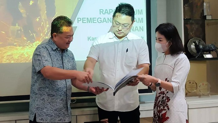 Keseriusan ZINC dalam melaksanakan hilirisasi membuahkan izin relaksasi ekspor mineral mentah hingga Mei 2024. ZINC pun siap menambah perolehan devisa negara. Hal itu dipaparkan usai RUPST di Jakarta, Kamis (28/6/2023).