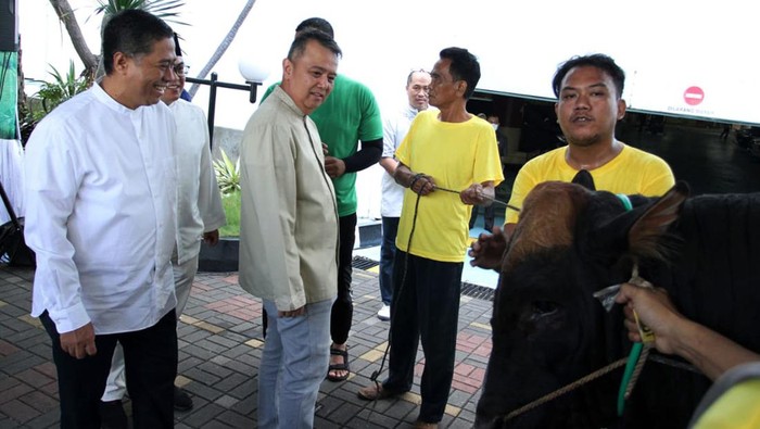 Sekitar 650 hewan qurban yang terdiri dari 305 ekor sapi dan 320 ekor kambing yang dikumpulkan dari para Pejabat, pegawai, dan istri pejabat di kantor pusat maupun kantor cabang se Indonesia.