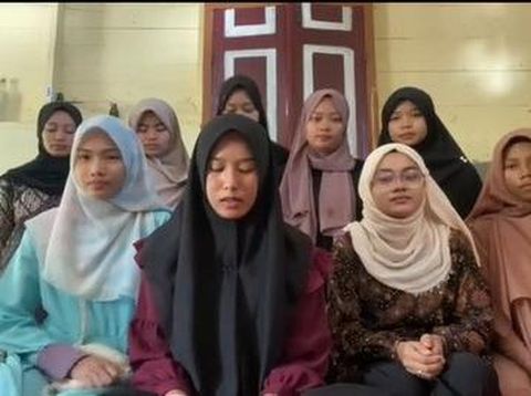 9 Mahasiswi KKN UNP minta maaf usai konten 'mana maen' viral. (Foto: Istimewa)