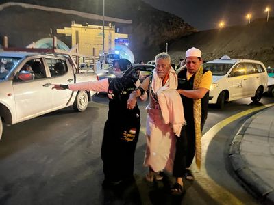 Potret Amirul Hajj Habib Hilal dan Petugas, Berjibaku Bantu Jemaah Haji