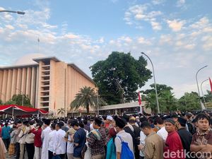 Warga Mulai Memadati Masjid Istiqlal Jelang Salat Idul Adha