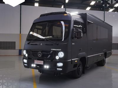 Luar Sangar-Dalam Mewah, Ini Wujud Big Benz Commander Buatan Adiputro