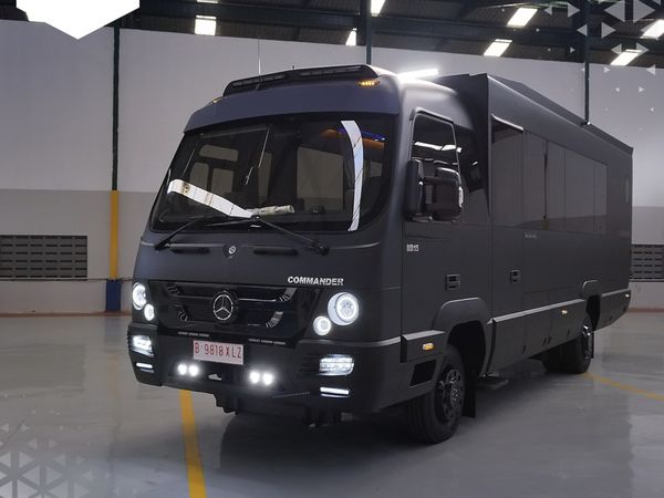 Potret Gaharnya Big Benz Commander, Bus yang Bikin AHY dan SBY Kepincut