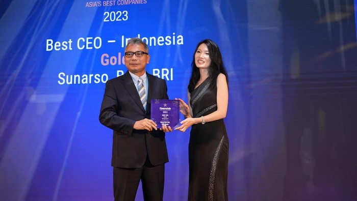 Direktur Utama BRI Sunarso dinobatkan sebagai Best CEO, PT. Bank Rakyat Indonesia (Persero) Tbk menyabet 9 penghargaan internasional pada FinanceAsia Awards 2023 di Hong Kong (28/06).