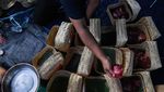 Bye Plastik! Pembagian Daging Hewan Kurban di Sini Pakai Besek