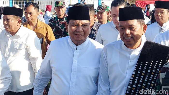 Dedi Mulyadi Saat Dampingi Menhan Prabowo Subianto Salat Iduladha di KBB