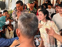 Foto: Dewi Perssik Menangis Usai Mediasi dengan Ketua RT