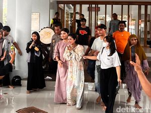 Penjelasan Dewi Perssik soal Isu Rumahnya Digeruduk Warga