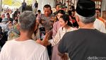 Foto: Dewi Perssik Menangis Usai Mediasi dengan Ketua RT