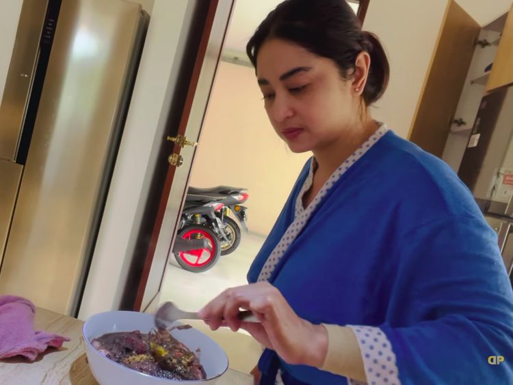 Dewi Perssik Sering Masak pakai Resep dari Sang Mama