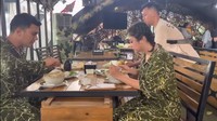 Meskipun telah bercerai dengan Aldi Taher, tetapi Dewi Perssik tetap menjaga silaturahmi. Keduanya bahkan kompak saat menikmati makanan bersama. Foto: Instagram/YouTube Dewi Perssik