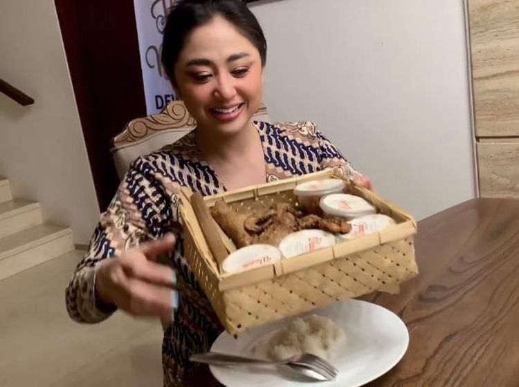 Dewi Perssik Doyan Makan Bakso hingga Ikan Pedas yang Bikin Laper