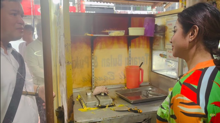 Dewi Perssik masak Dewi Perssik masak
