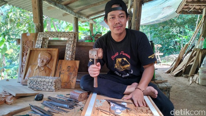 Ikbal Taufik (34), seniman difabel asal Kabupaten Lebak (Foto: Bahtiar Rifai/detikcom)