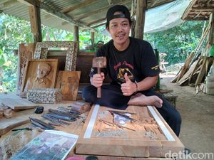 Seni Ukir Kayu Milik Difabel Ikbal Asal Lebak Dijual hingga Mancanegara
