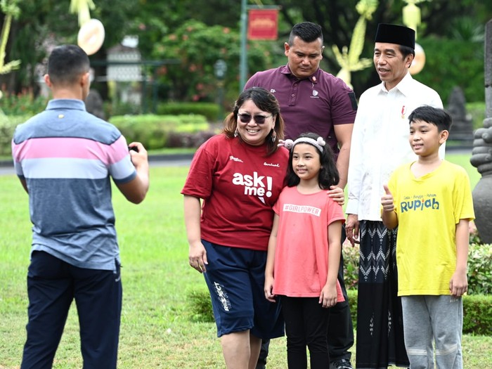 Jokowi Menyapa Warga di Yogyakarta Jokowi Menyapa Warga di Yogyakarta