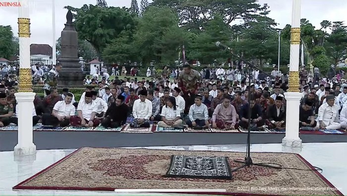 Jokowi sudah berada di halaman Gedung Agung untuk Salat Idul Adha.