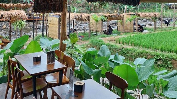 Kafe di Sentul dengan panorama alam yang indah